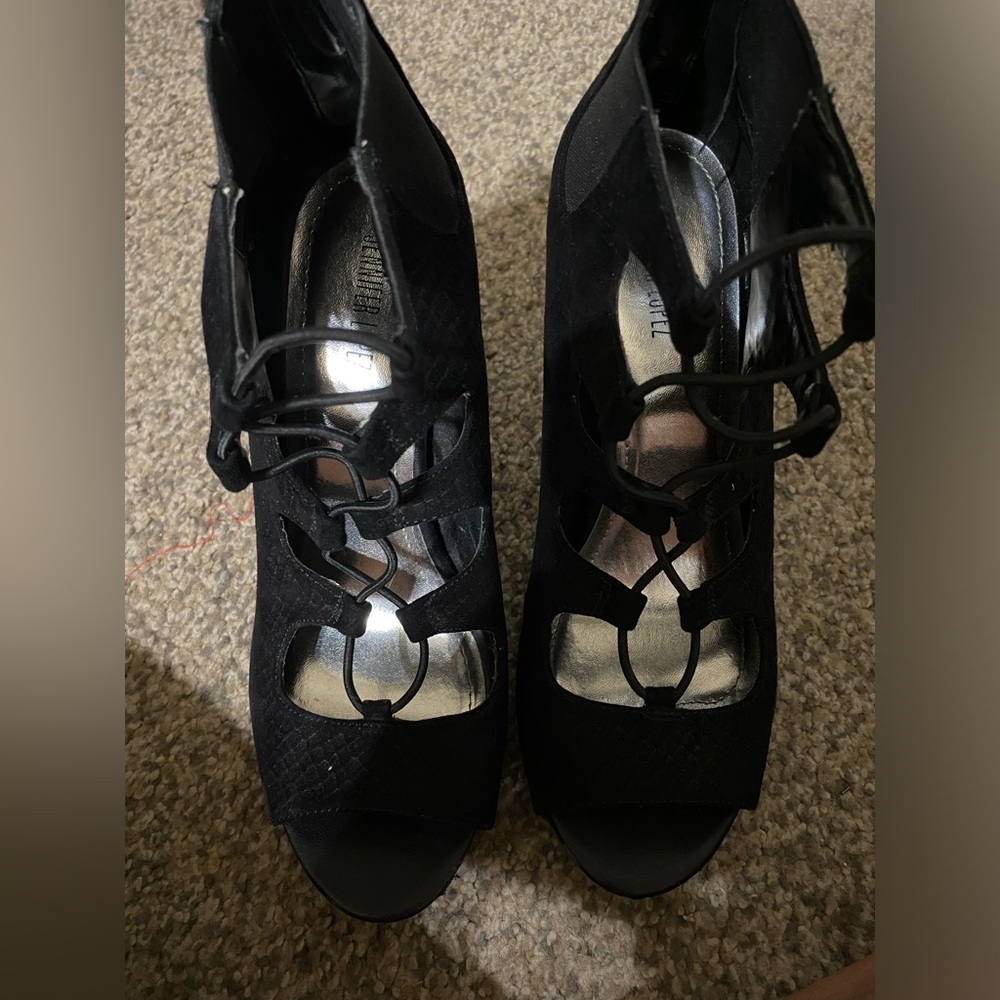 Jennifer Lopez heels.  Size 8.